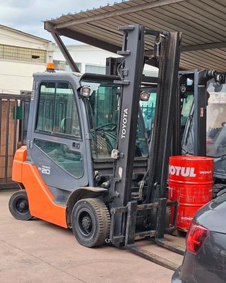 Carrello elevatore diesel 2000kg marca Toyota