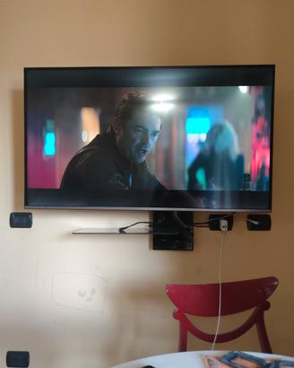 Smart tv Samsung 49pollici  Con staffa a muro 