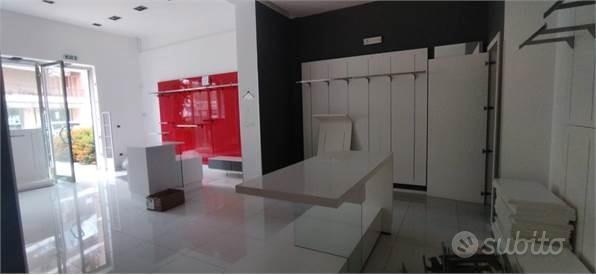 Locale commerciale zona Tisia 3479246944