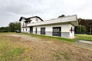 CASA INDIPENDENTE CON MAGAZZINO A MONGRANDO!