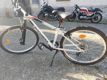 Bicicletta  ruote 21". 6-9 anni e caschetto