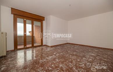 Trilocale vicinanze parco ferrari con garage