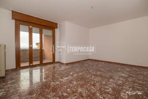 Trilocale vicinanze parco ferrari con garage