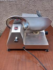 affettatrice lama cm 22