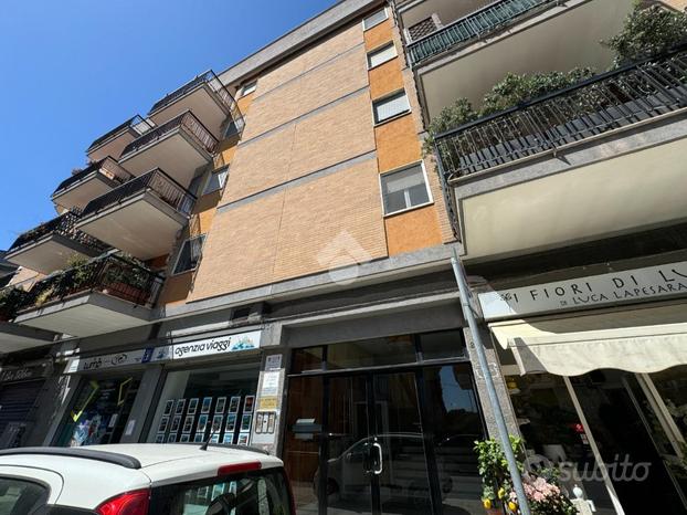 MONOLOCALE A BARI