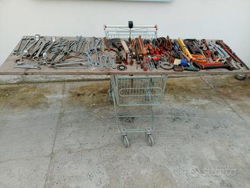 CHIAVI UTENSILI ACCESSORI PER AUTO OFFICINA