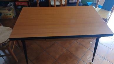 tavolo con sedie