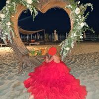 Abito da sera rosso lungo e vaporoso