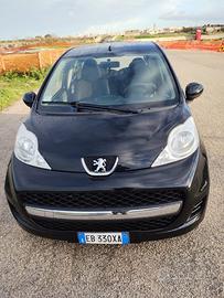 Auto PEUGEOT 107