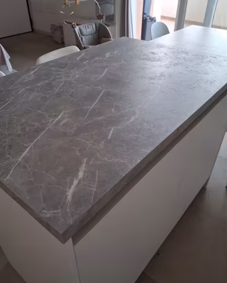 Arredo per la cucina (isola) pari al nuovo