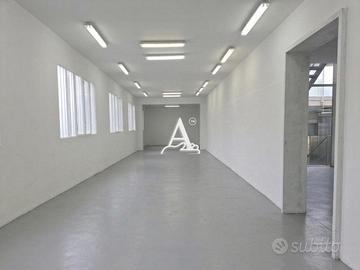 SHOWROOM - OFFICINA - MAGAZZINO E ABITAZIONE IN