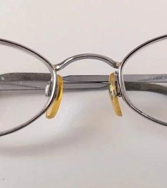 Occhiali da vista, con aste estensibili