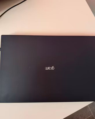 LG Gram 16” Ultra7 32GB RAM 1TB SSD