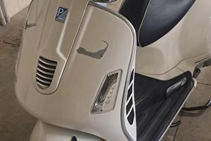 Piaggio Vespa 300 gts