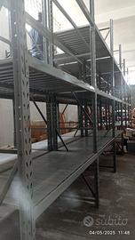 scaffali magazzino