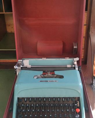   Macchina da scrivere Olivetti Studio 44