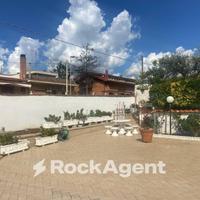 VILLETTA CON AMPIO GIARDINO - VALLE MARTEL