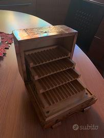 Porta sigarette vintage in legno intagliato