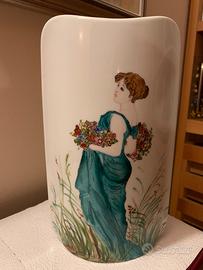 Vaso in porcellana decorato a mano