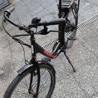 bici eletrica con caricabatteria. funzionante ok