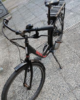 bici eletrica con caricabatteria. funzionante ok