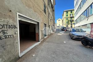 MAGAZZINO A GENOVA