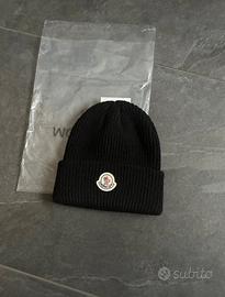 Cappello nero Moncl