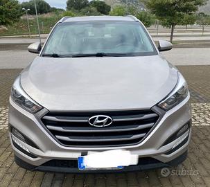 Hyundai tucson 1.7 CRDi Xpossible accetto permute