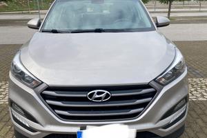 Hyundai tucson 1.7 CRDi Xpossible accetto permute
