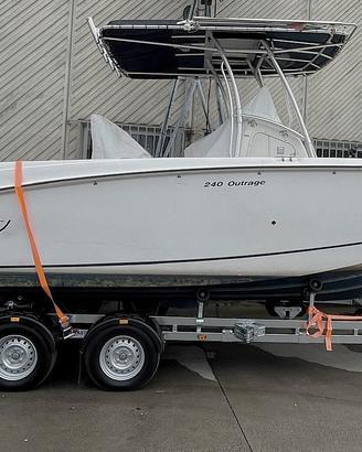 Boston Whaler 240 CC+250hp Mercury 2023 +carrello