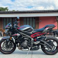 Street triple R