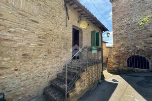 CASA SEMINDIPENDENTE A MONTEFALCO