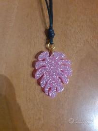 Collana con ciondolo in resina fatto a mano