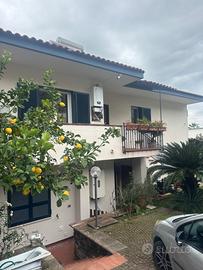 Pozzuoli "zona Olivetti" trilocale con posto auto