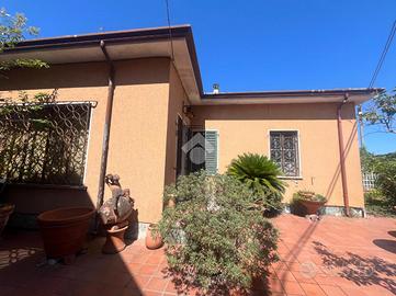 CASA SEMINDIPENDENTE A SARZANA