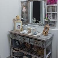 Mobile shabby con specchio