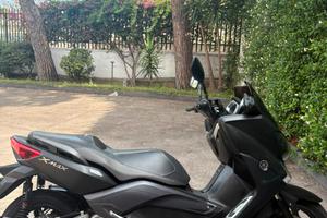 Yamaha X Max 250 Momodesign