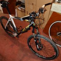 mtb scott in carbonio 