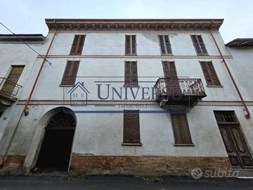 Palazzo / Stabile di 500 m² con più di 5 locali a 