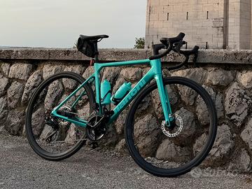Bianchi Sprint Disc 105 Di2 celeste