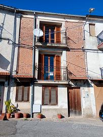 Appartamento su tre livelli arredato
