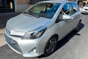 Toyota Yaris Hybrid by D lounge + perfetta