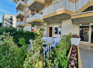 Monolocale con giardino, piscina spiaggia Jesolo