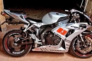 HONDA CBR RR 1000 FIREBLADE SC 57 