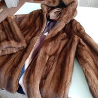 pelliccia di visone con cappuccio 