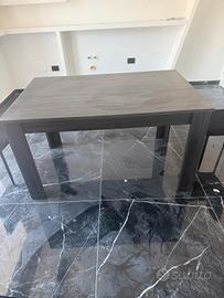 tavolo allungabile completo di sedie