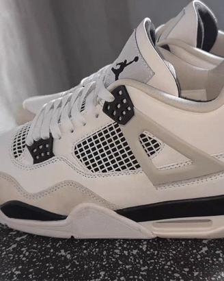 Air Jordan 4 Military Black EU 40