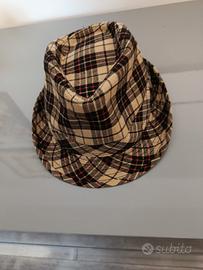 Elegante cappello scozzese stile Borsalino