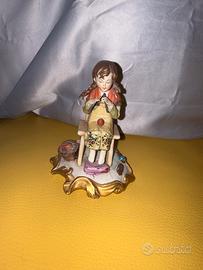 Statuina in porcellana dipinta a mano
