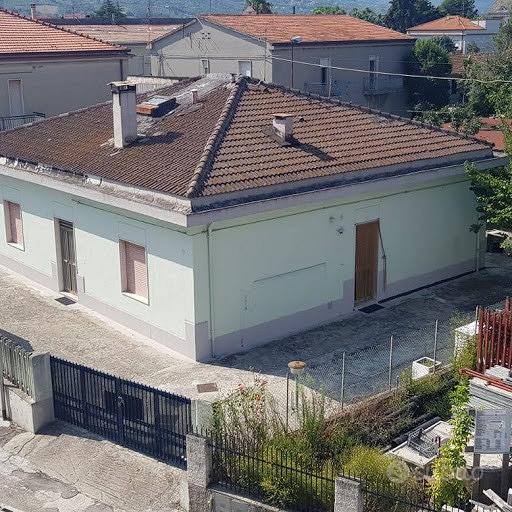 Villetta con orticello